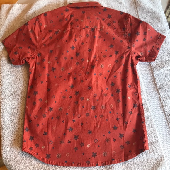 QuikSilver Boys Button Down Shirt. NWT - Picture 3 of 3